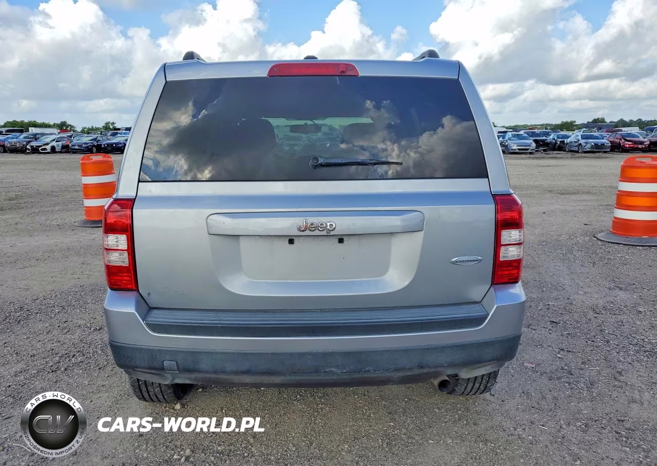 2016 Jeep Patriot Latitude VIN:1C4NJPFAXGD698115 - 6