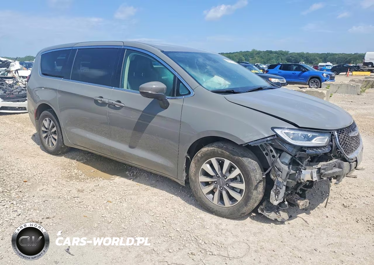 2023 Chrysler Pacifica Hybrid Touring L VIN:2C4RC1L79PR588882 - 4