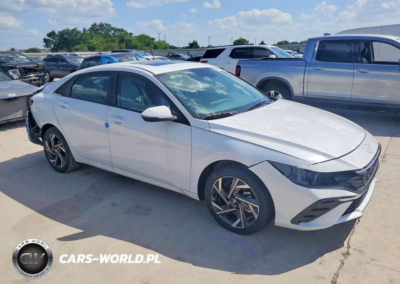 2026 Hyundai Elantra Limited VIN:KMHLN4DJ4TU194971 - 4