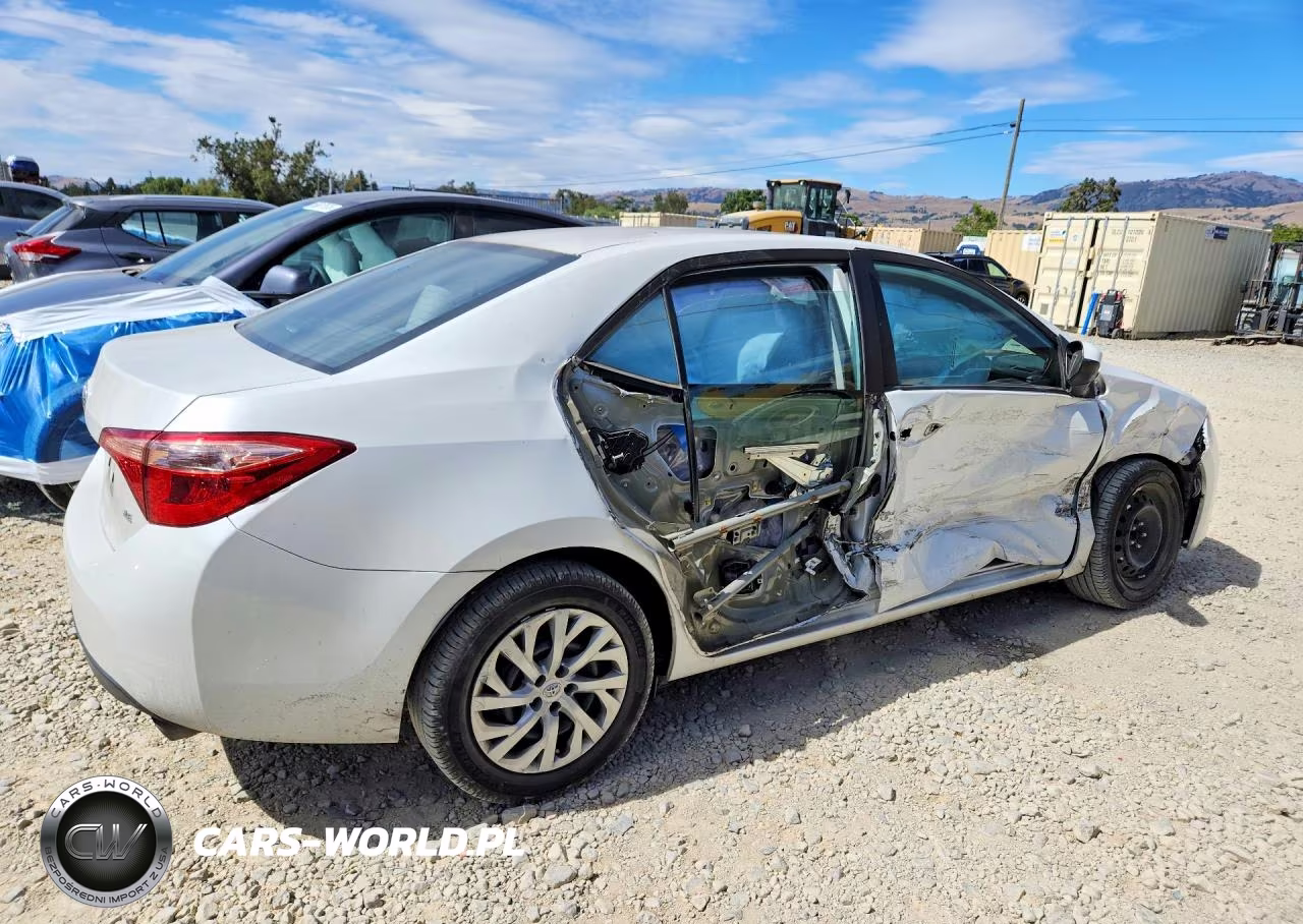 2019 Toyota Corolla Le VIN:5YFBURHE5KP941857 - 3