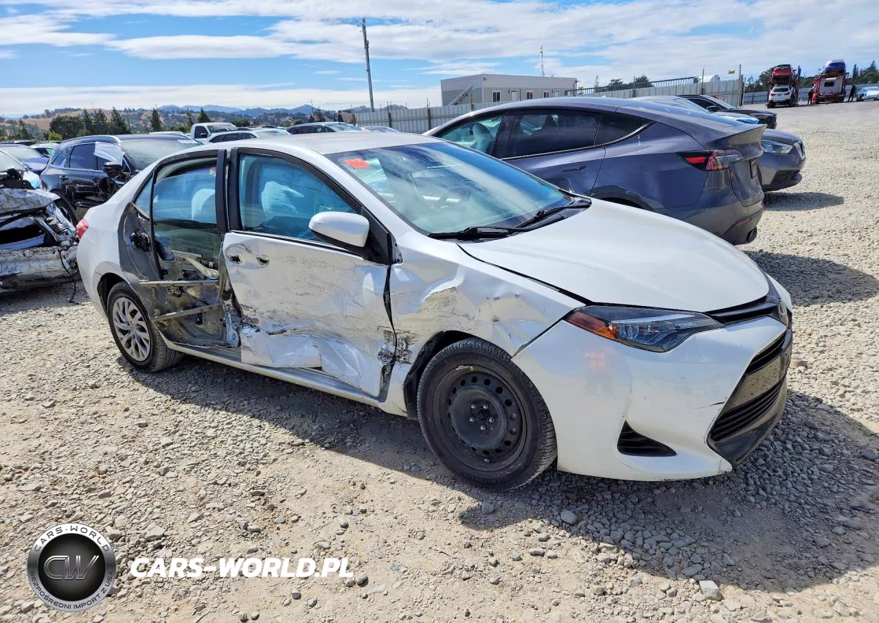 2019 Toyota Corolla Le VIN:5YFBURHE5KP941857 - 4