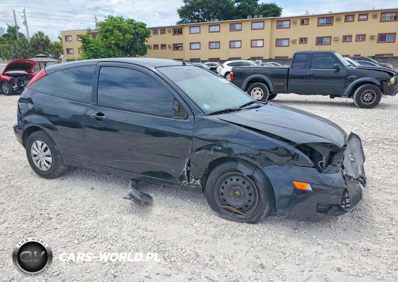 2005 Ford Focus Zx3 VIN:3FAFP31N45R156332 - 4
