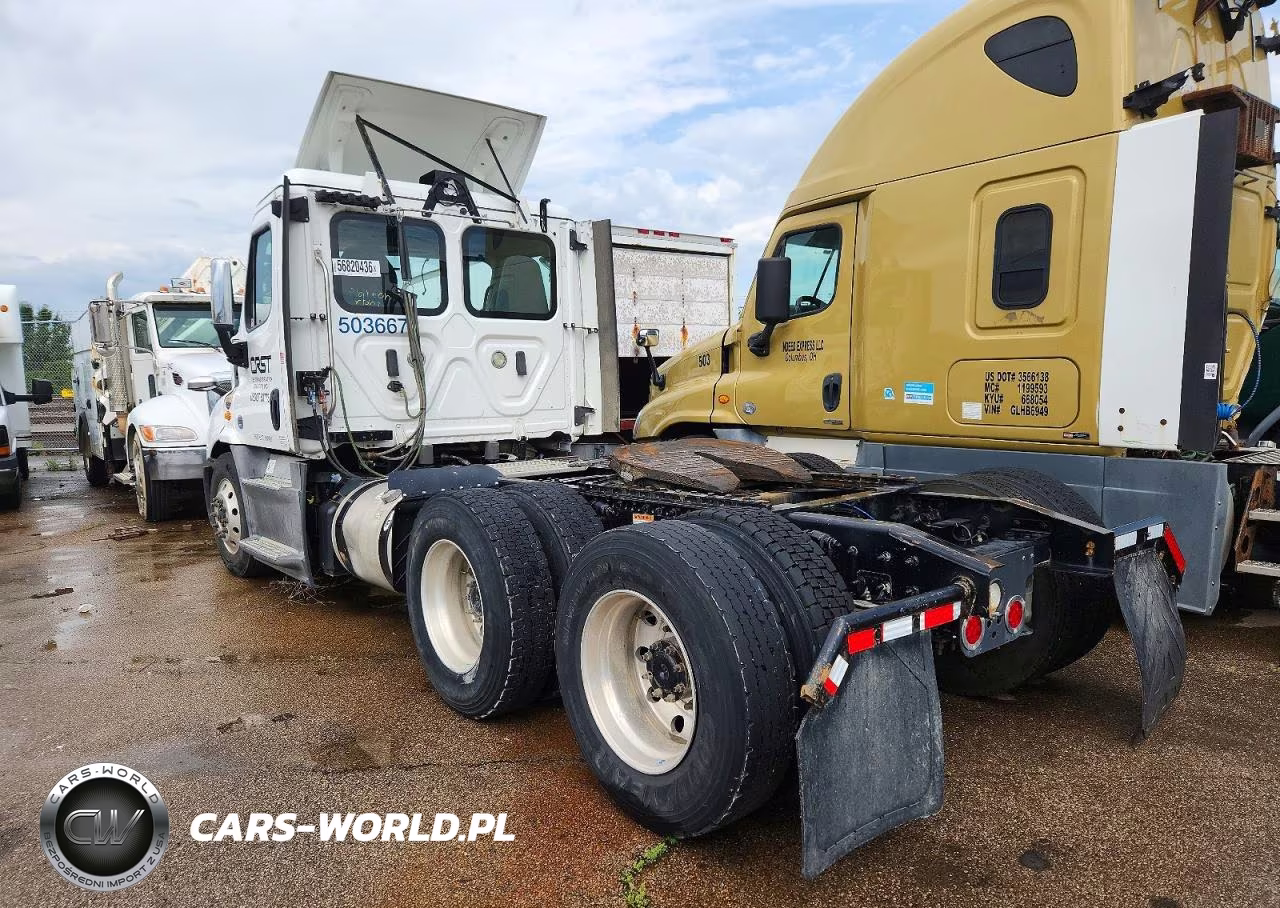 2019 Freightliner Cascadia 1 - Semi Truck VIN:3AKJGBDV3KDJW2113 - 3