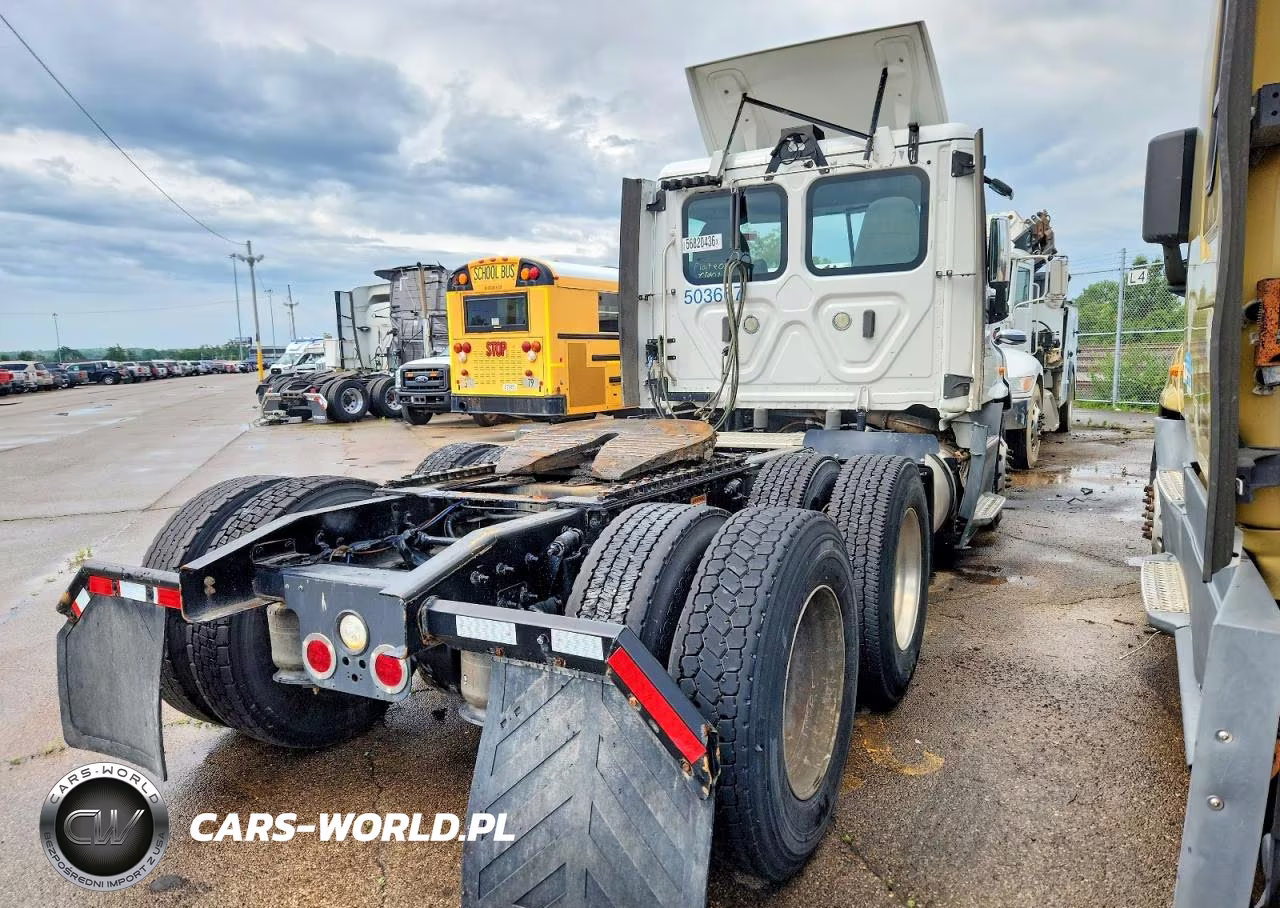 2019 Freightliner Cascadia 1 - Semi Truck VIN:3AKJGBDV3KDJW2113 - 4