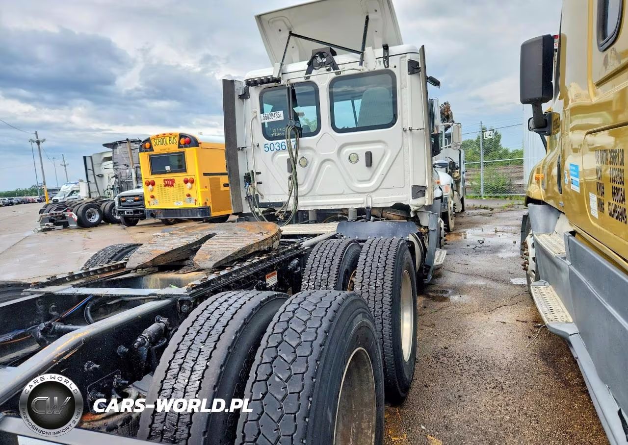 2019 Freightliner Cascadia 1 - Semi Truck VIN:3AKJGBDV3KDJW2113 - 9