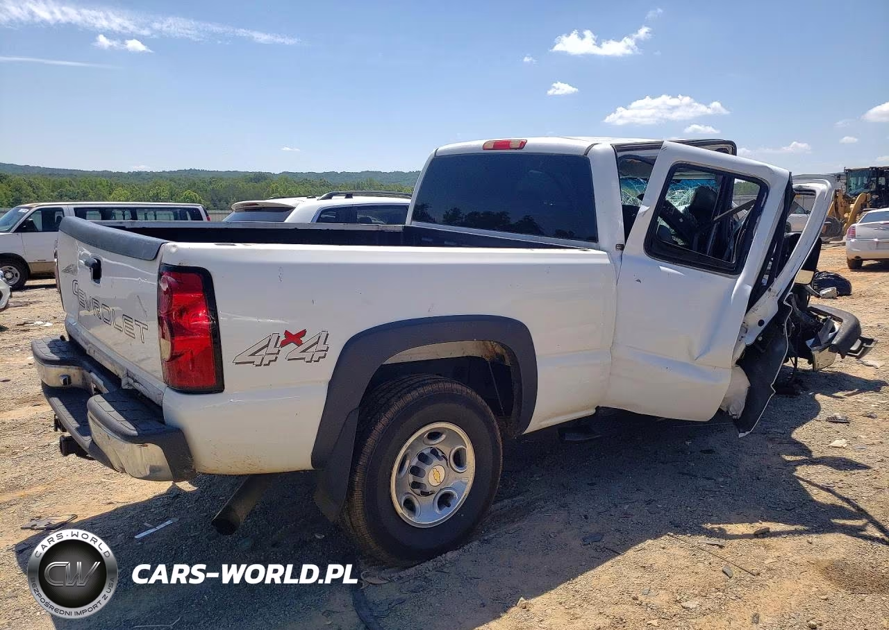 2005 Chevrolet Silverado K2500 Heavy Duty VIN:1GCHK29U45E152176 - 3