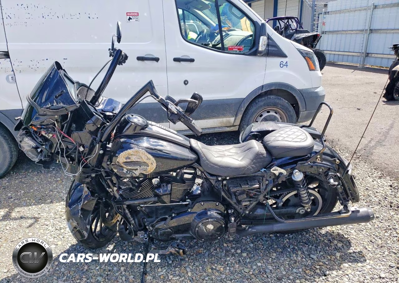 2018 Harley-Davidson Fltrxs Road Glide Special VIN:1HD1KTC11JB635804 - 3