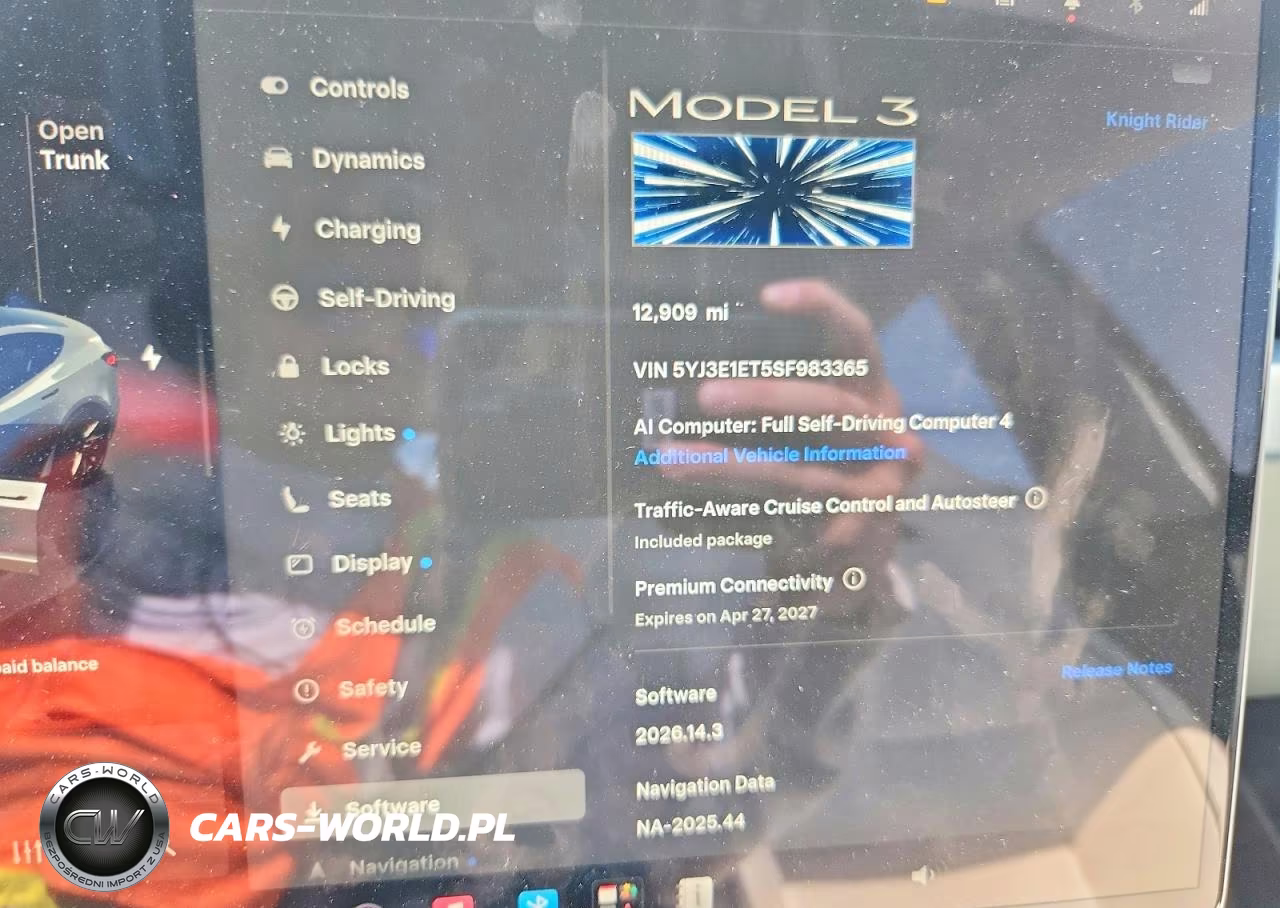 2025 Tesla Model 3 VIN:5YJ3E1ET5SF983365 - 9