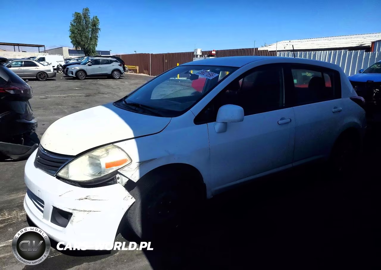 2012 Nissan Versa 1.8 S – zdjęcie 1 z 12