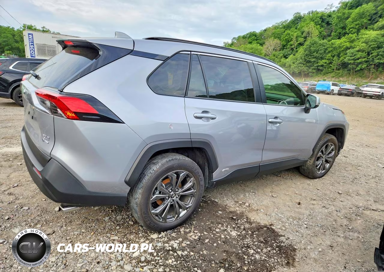 2025 Toyota Rav4 Xle Premium VIN:JTMB6RFV2SD157877 - 3