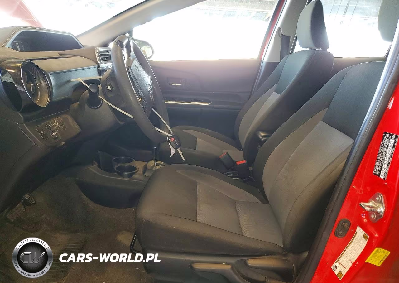 2019 Toyota Prius C L VIN:JTDKDTB39K1624754 - 7