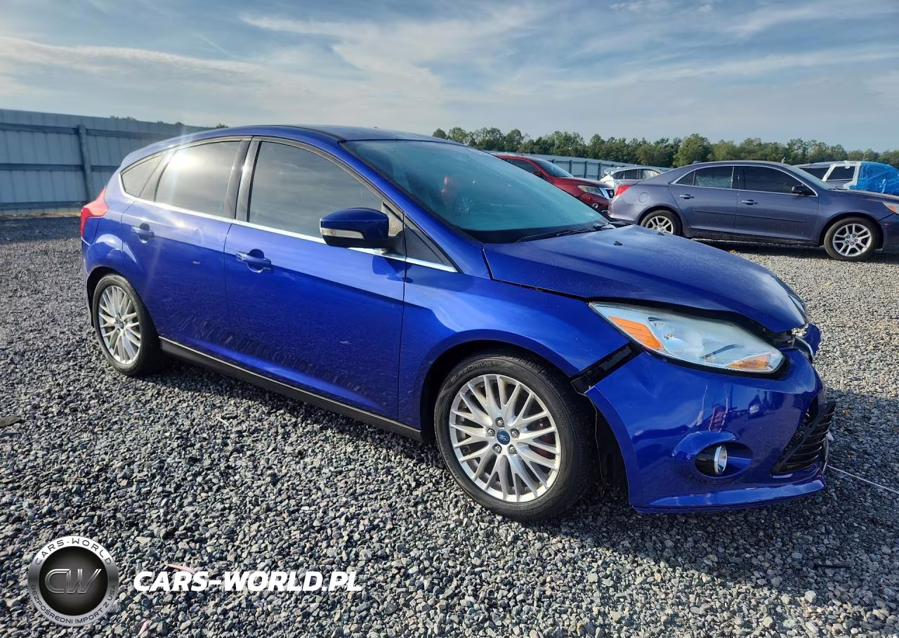 2014 Ford Focus Titanium VIN:1FADP3N24EL119867 - 4