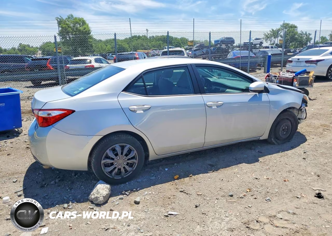 2015 Toyota Corolla Le VIN:2T1BURHEXFC273379 - 3