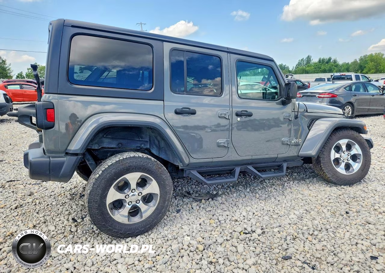 2018 Jeep Wrangler Unlimited Sahara VIN:1C4HJXEG4JW256073 - 3
