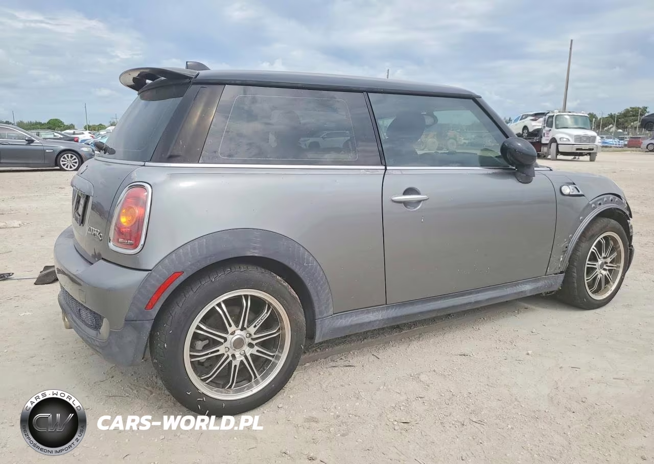 2007 Mini Cooper S VIN:WMWMF73567TL85621 - 3