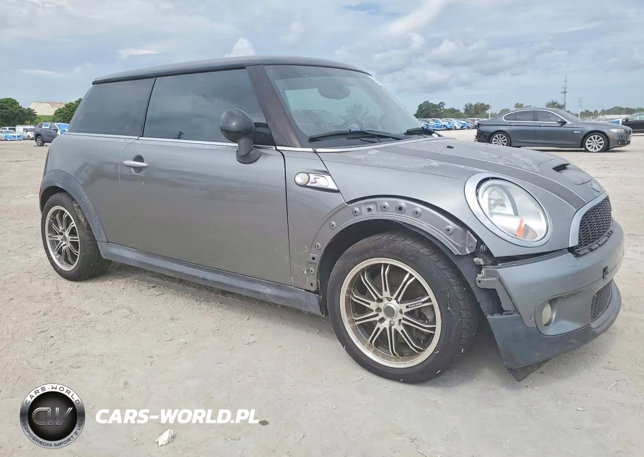 2007 Mini Cooper S VIN:WMWMF73567TL85621 - 4