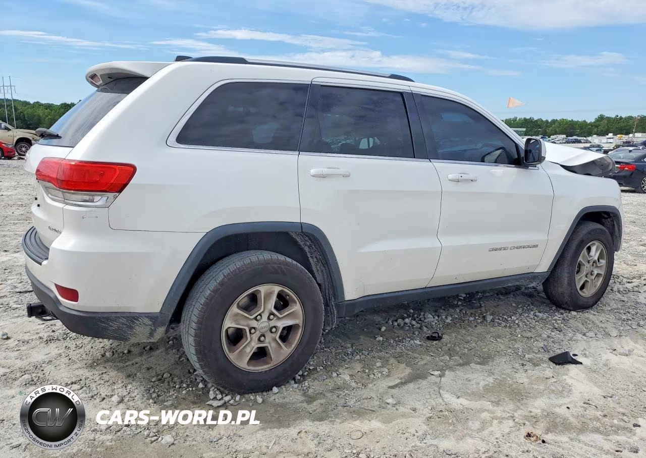 2015 Jeep Grand Cherokee Laredo VIN:1C4RJFAG7FC227504 - 3