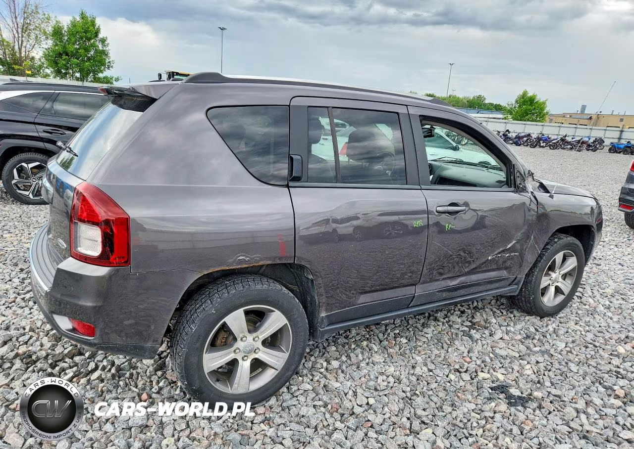 2017 Jeep Compass Latitude VIN:1C4NJDEB1HD171574 - 3