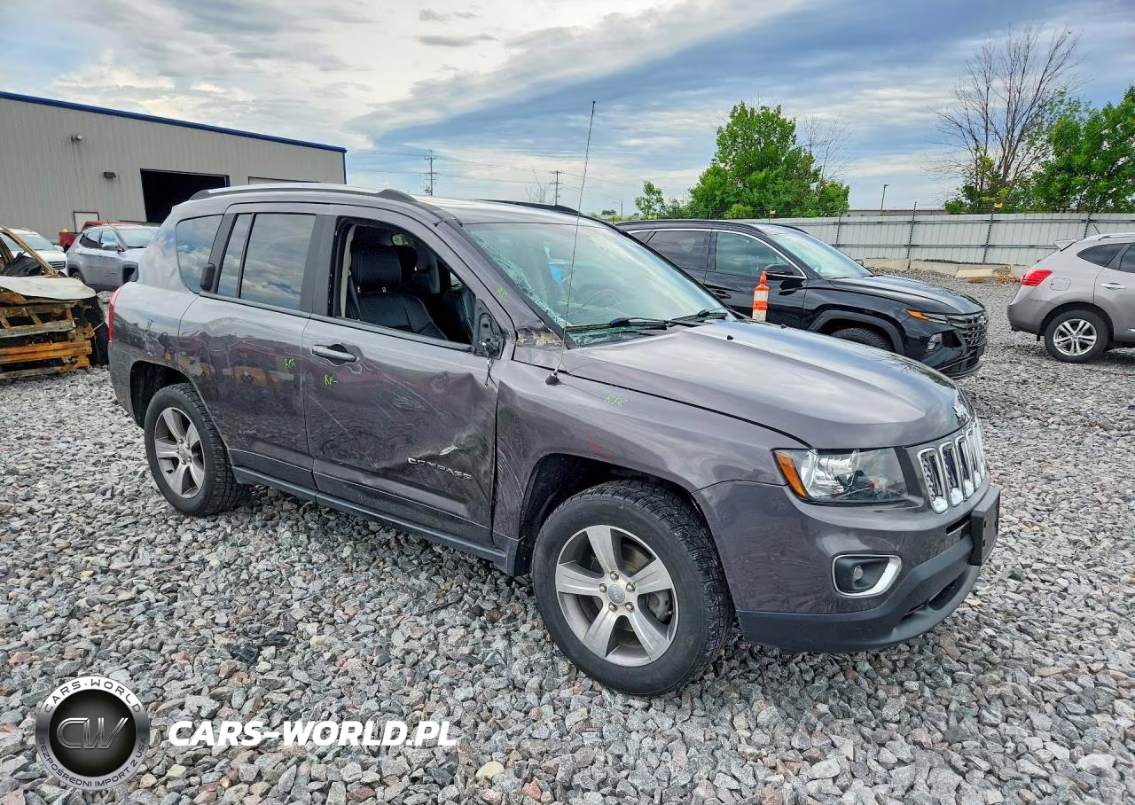 2017 Jeep Compass Latitude VIN:1C4NJDEB1HD171574 - 4