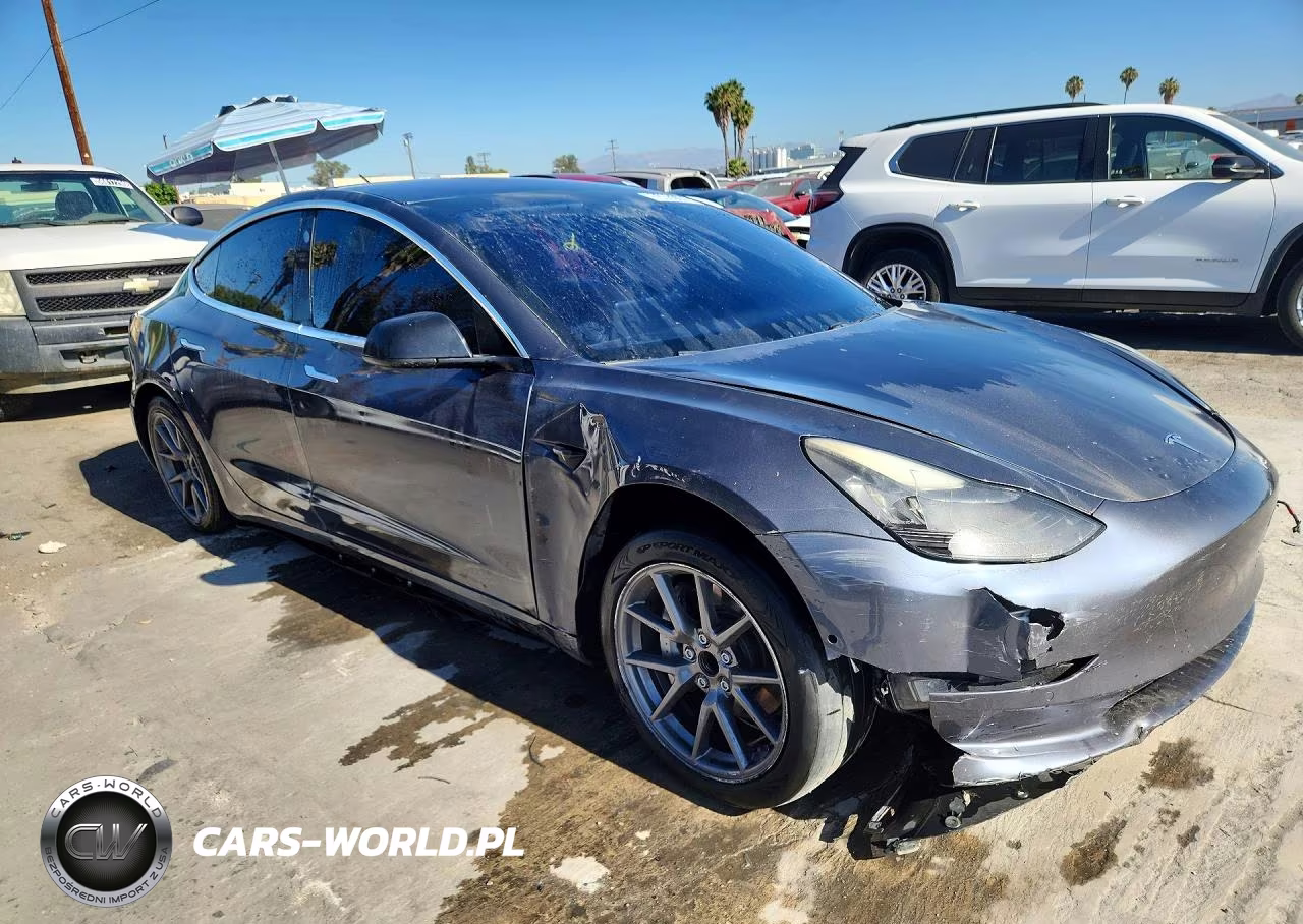 2018 Tesla Model 3 VIN:5YJ3E1EA5JF006840 - 4