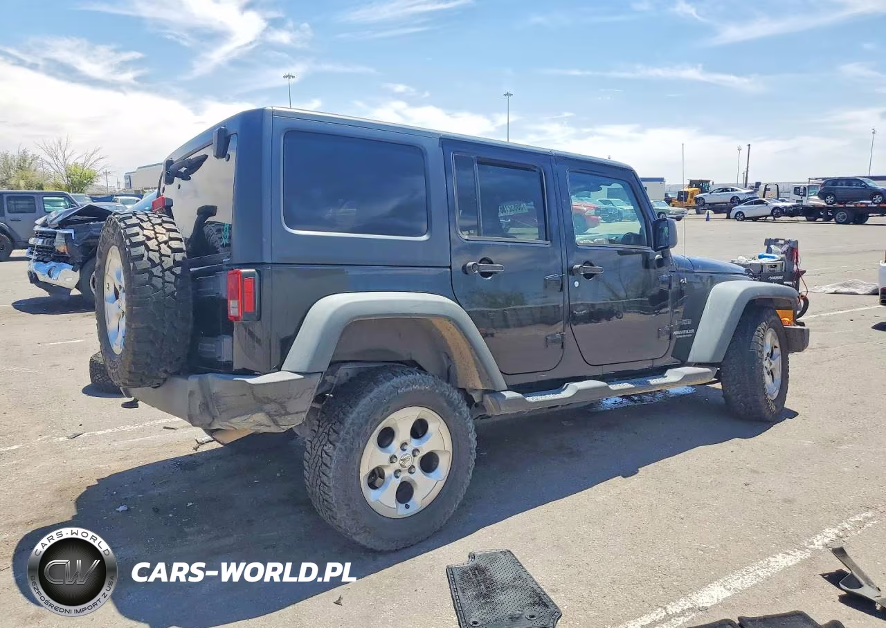 2014 Jeep Wrangler Unlimited Sport VIN:1C4HJWDGXEL220861 - 3
