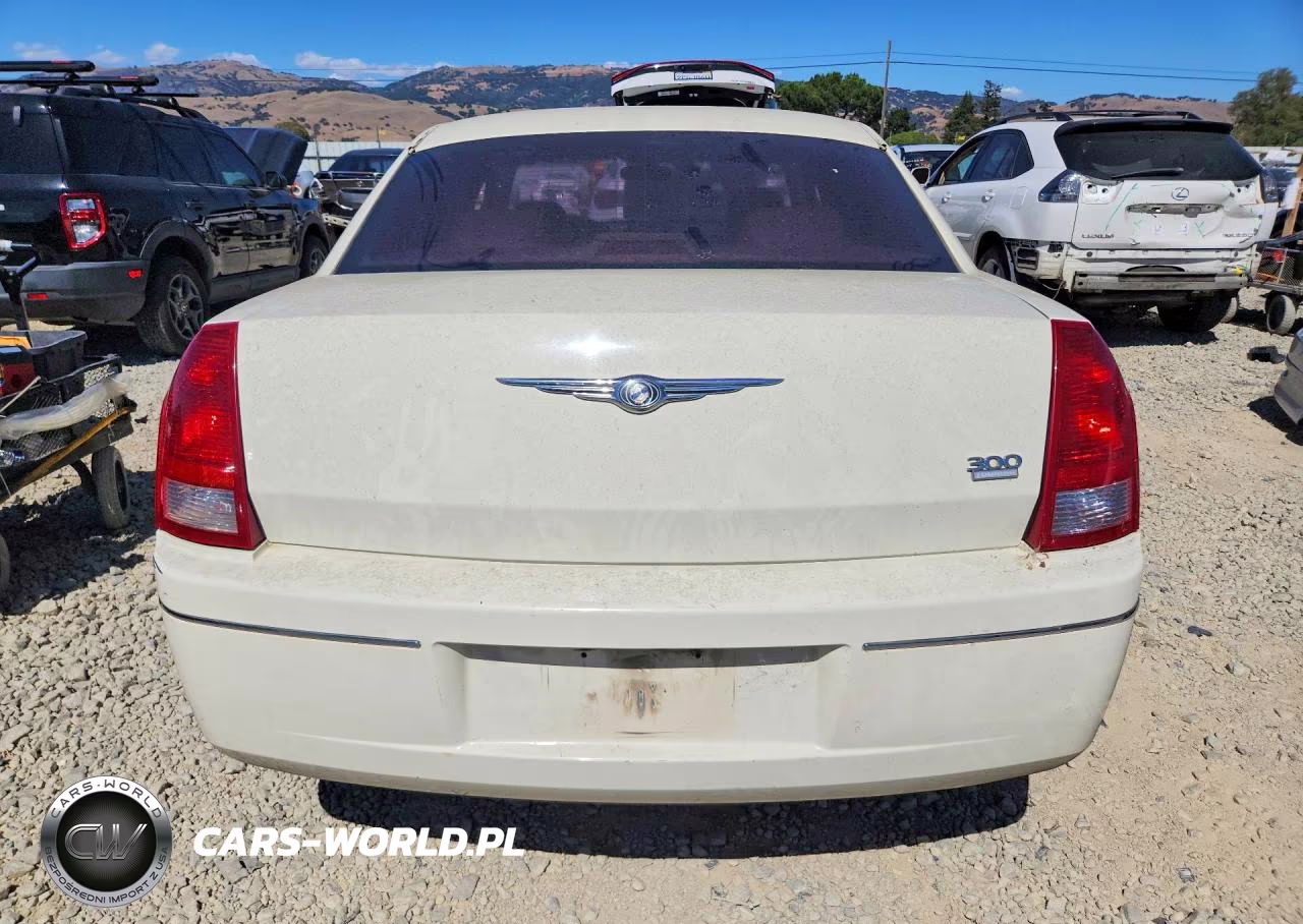 2005 Chrysler 300 Touring VIN:2C3AA53G85H597736 - 6