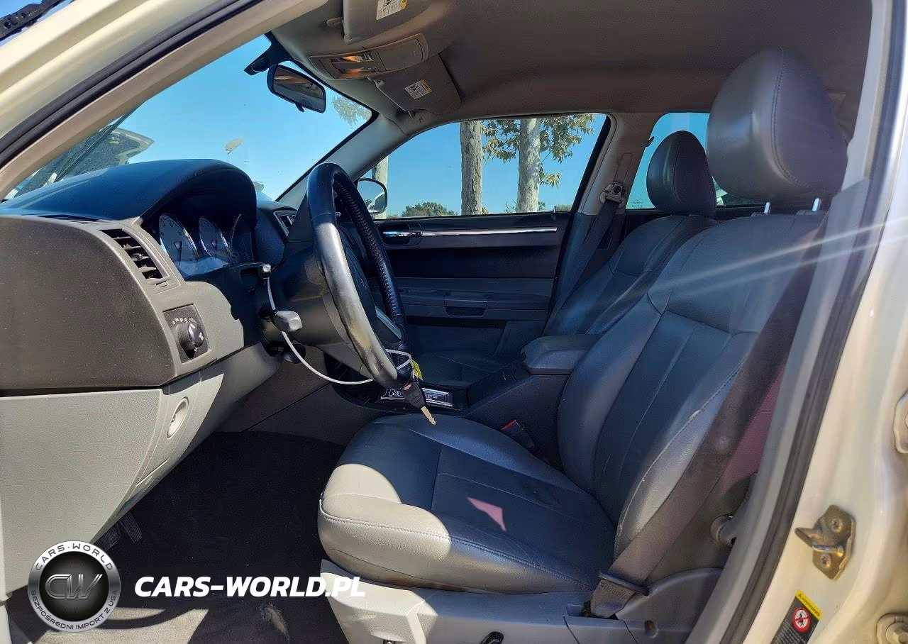 2005 Chrysler 300 Touring VIN:2C3AA53G85H597736 - 7