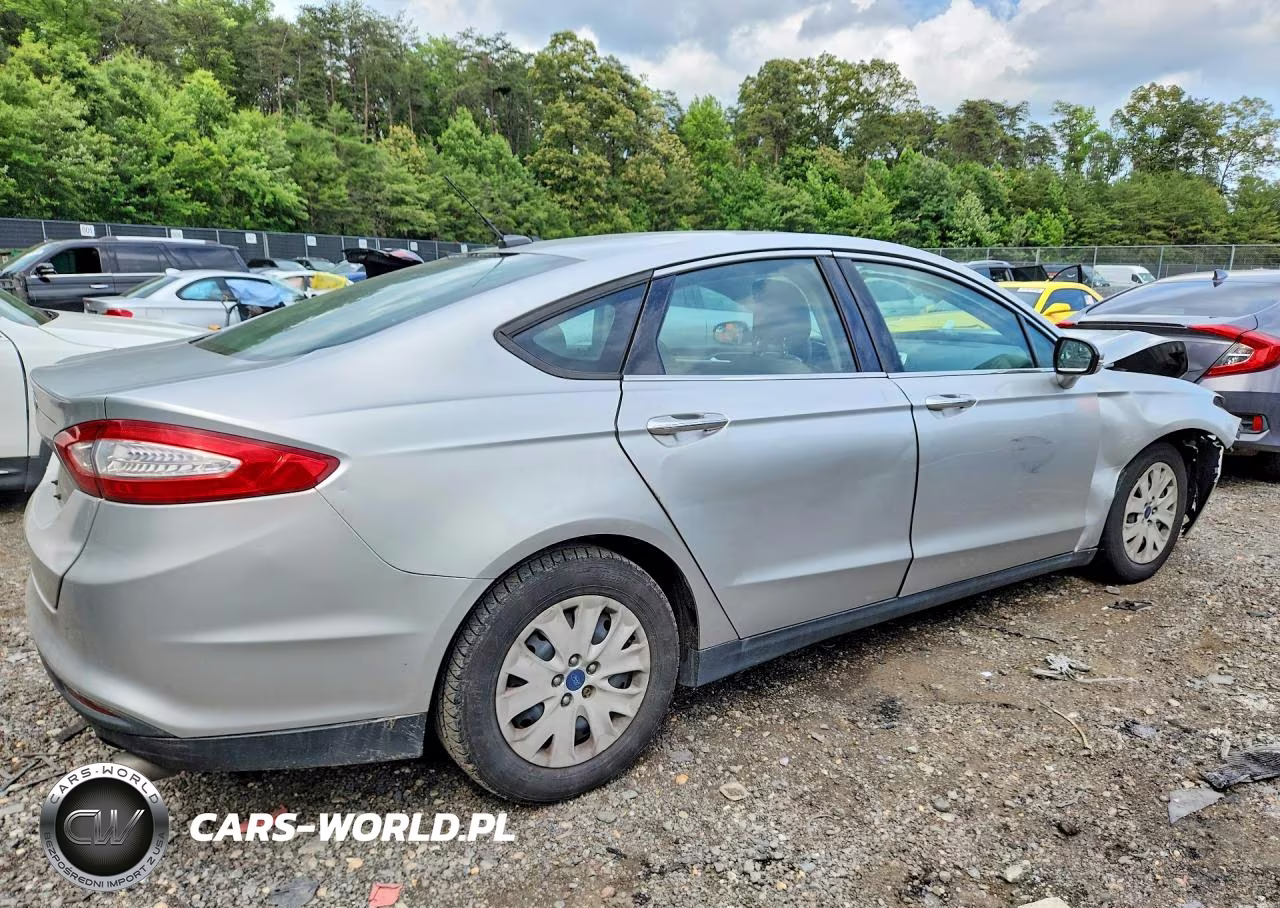 2013 Ford Fusion S VIN:3FA6P0G78DR112033 - 3