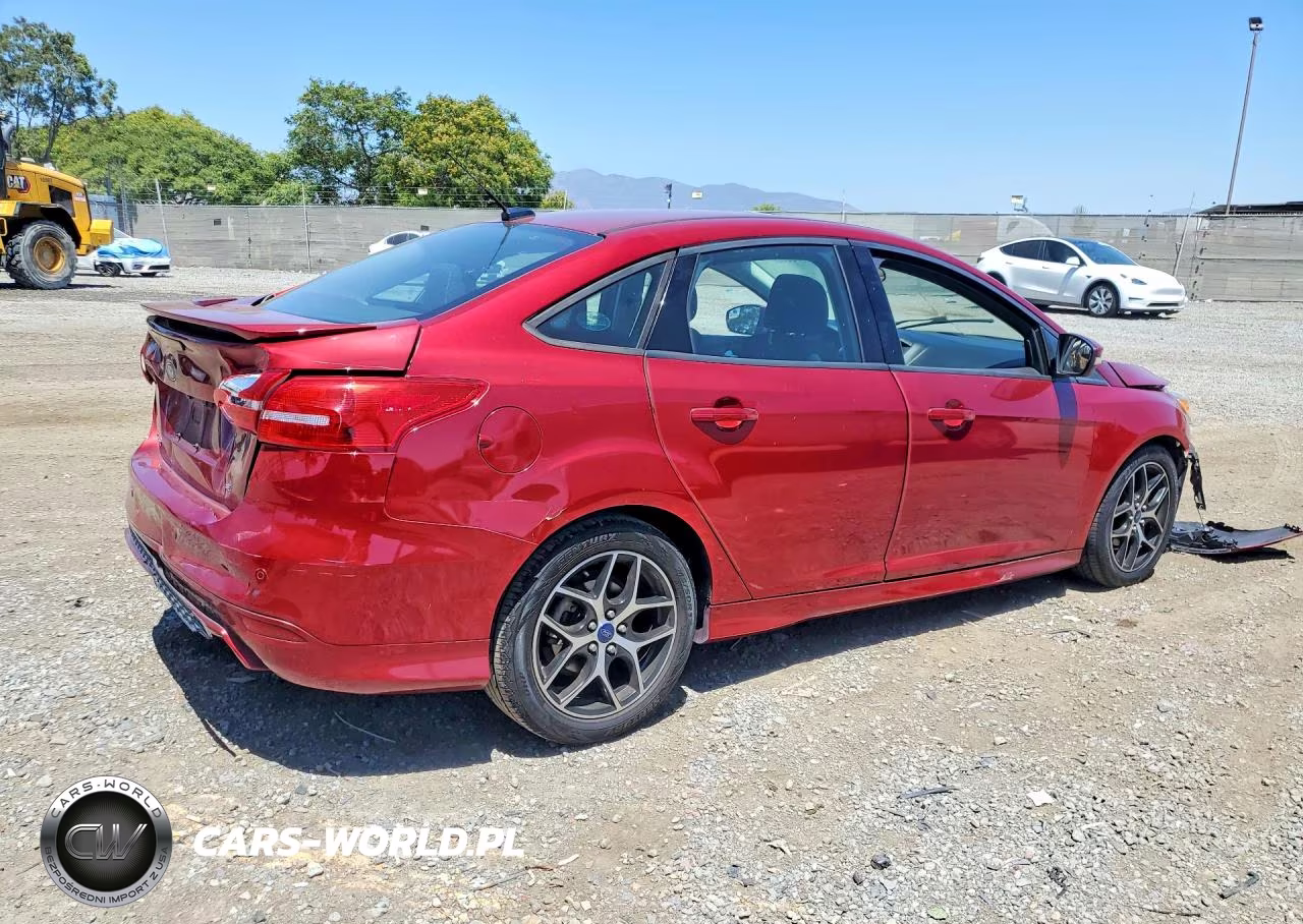 2016 Ford Focus Se VIN:1FADP3F24GL329063 - 3