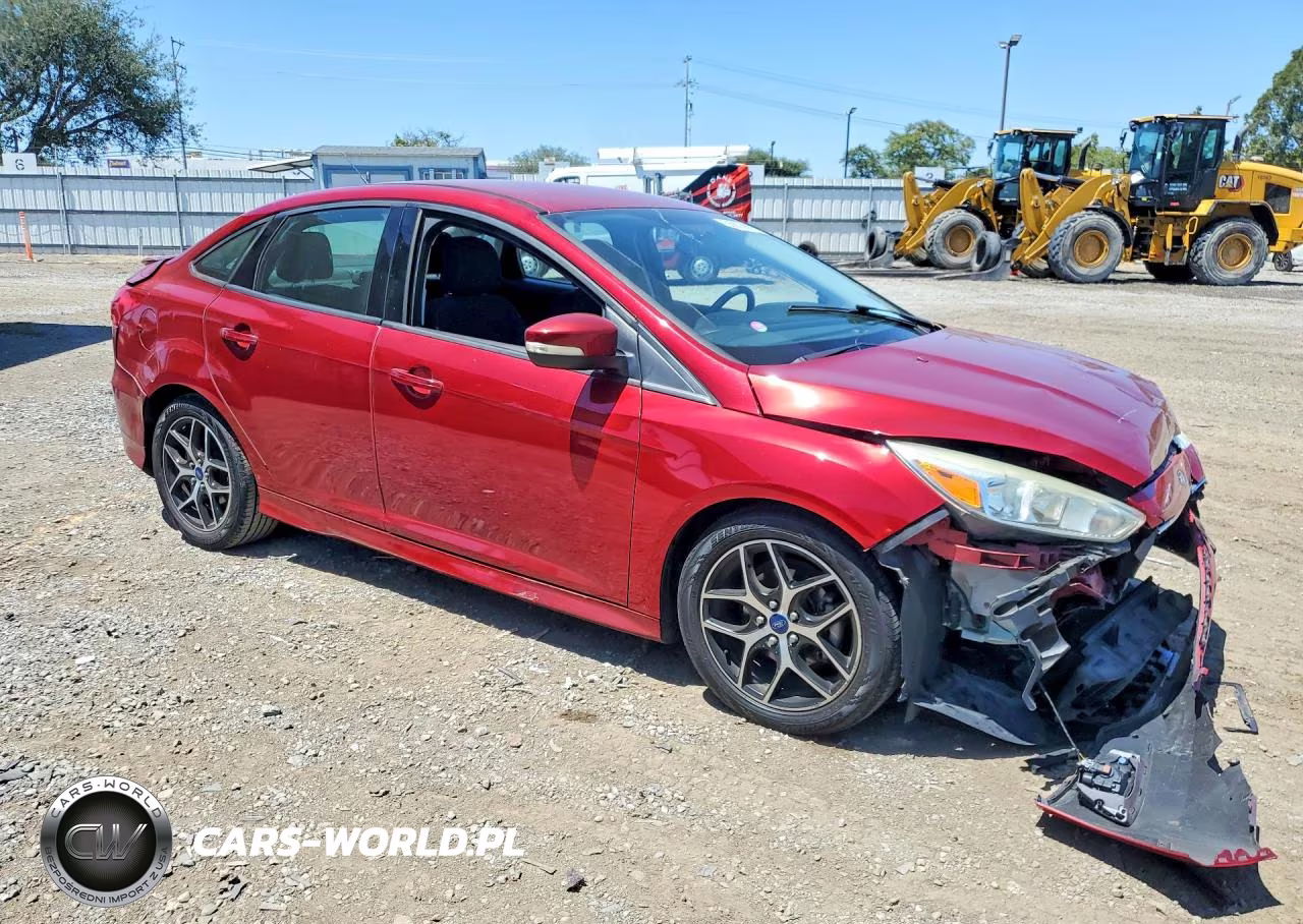 2016 Ford Focus Se VIN:1FADP3F24GL329063 - 4