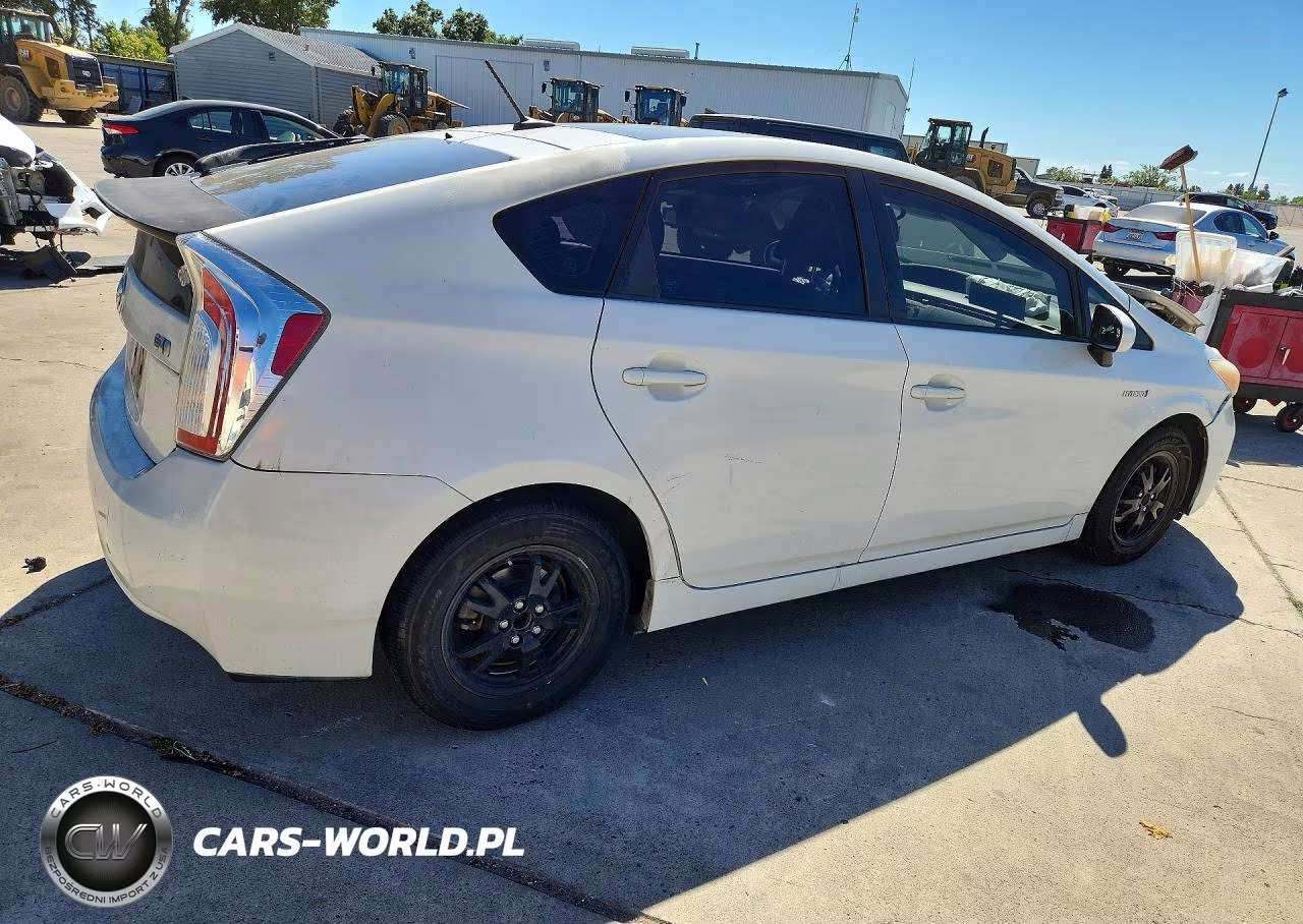 2013 Toyota Prius Three VIN:JTDKN3DU3D5549175 - 3
