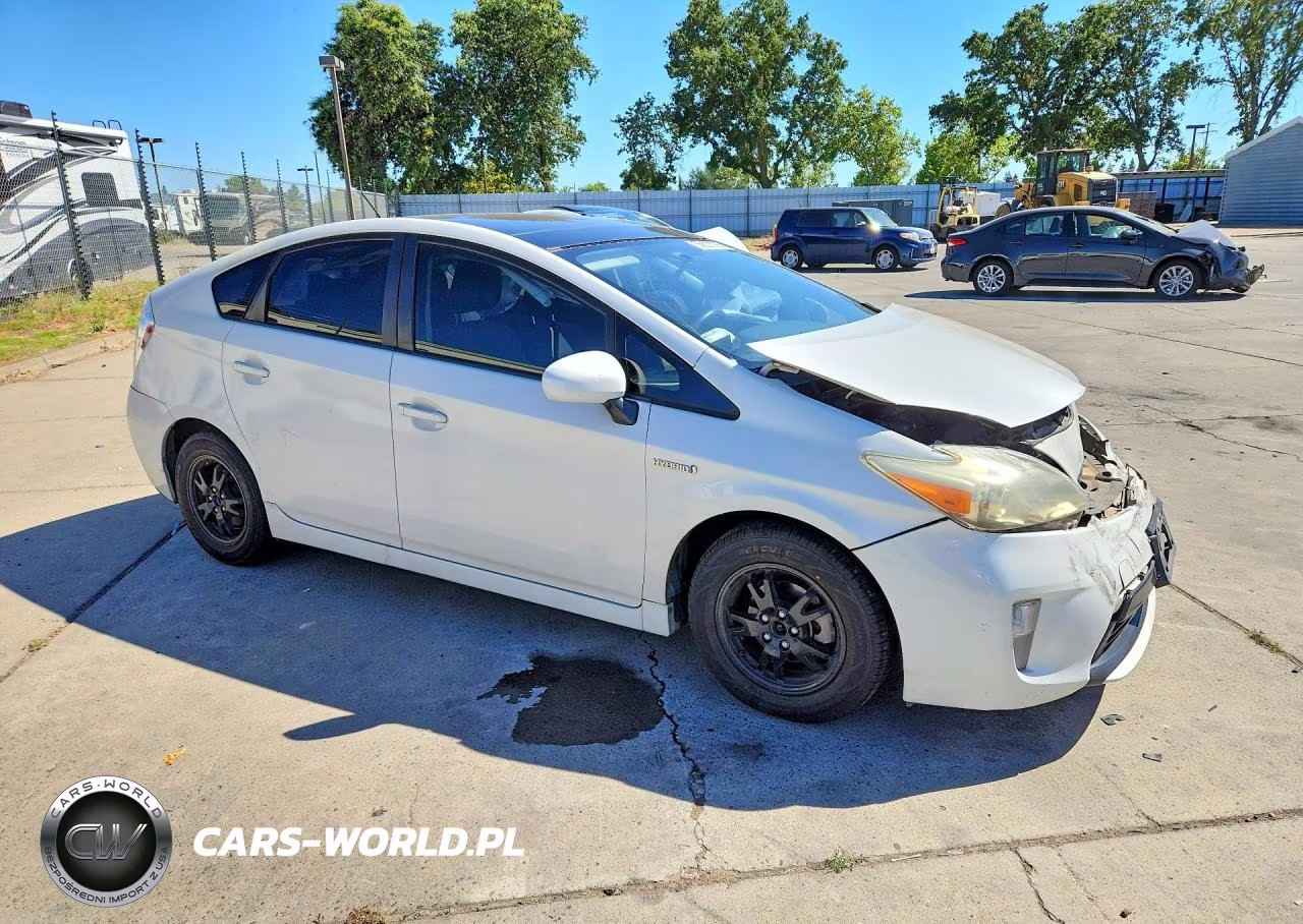 2013 Toyota Prius Three VIN:JTDKN3DU3D5549175 - 4