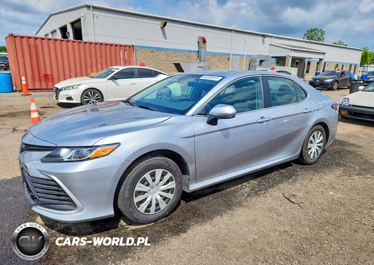 2024 Toyota Camry Le – zdjęcie 1 z 12