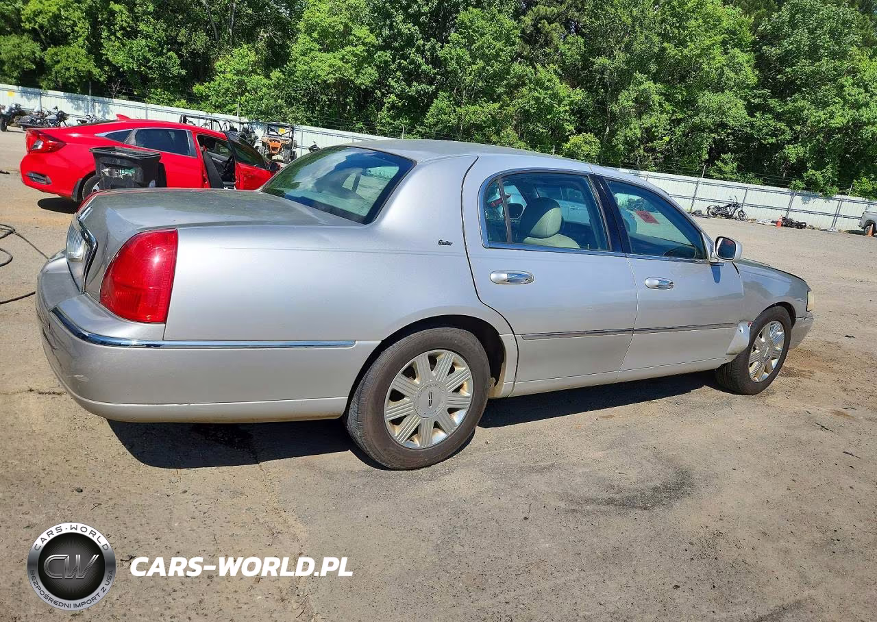 2003 Lincoln Town Car Cartier VIN:1LNHM83W23Y632537 - 3