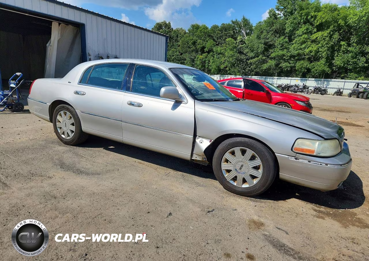 2003 Lincoln Town Car Cartier VIN:1LNHM83W23Y632537 - 4