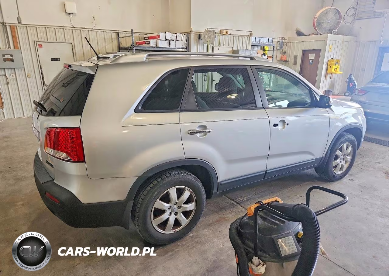 2013 Kia Sorento Lx VIN:5XYKT3A6XDG379903 - 3