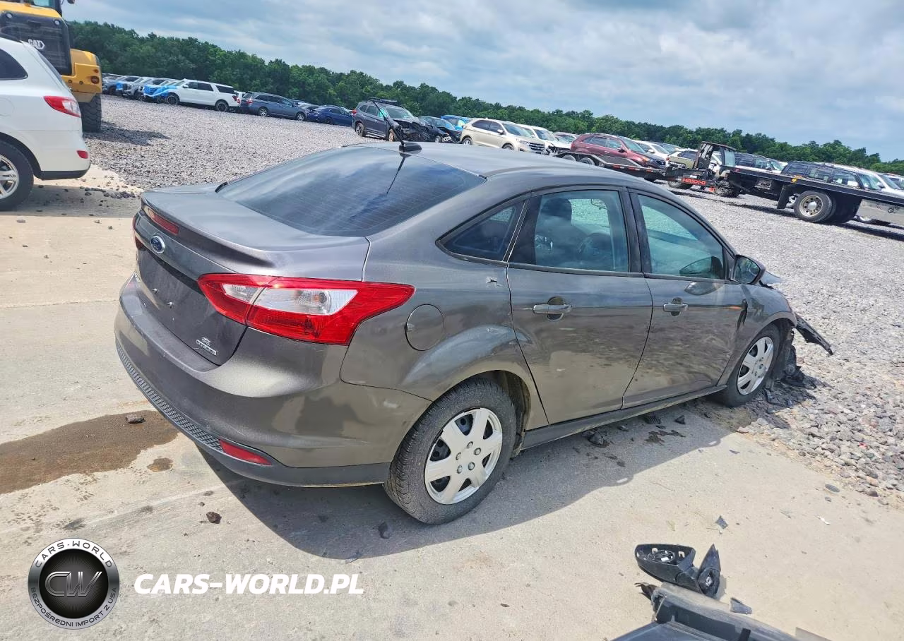 2013 Ford Focus S VIN:1FADP3E20DL169776 - 3