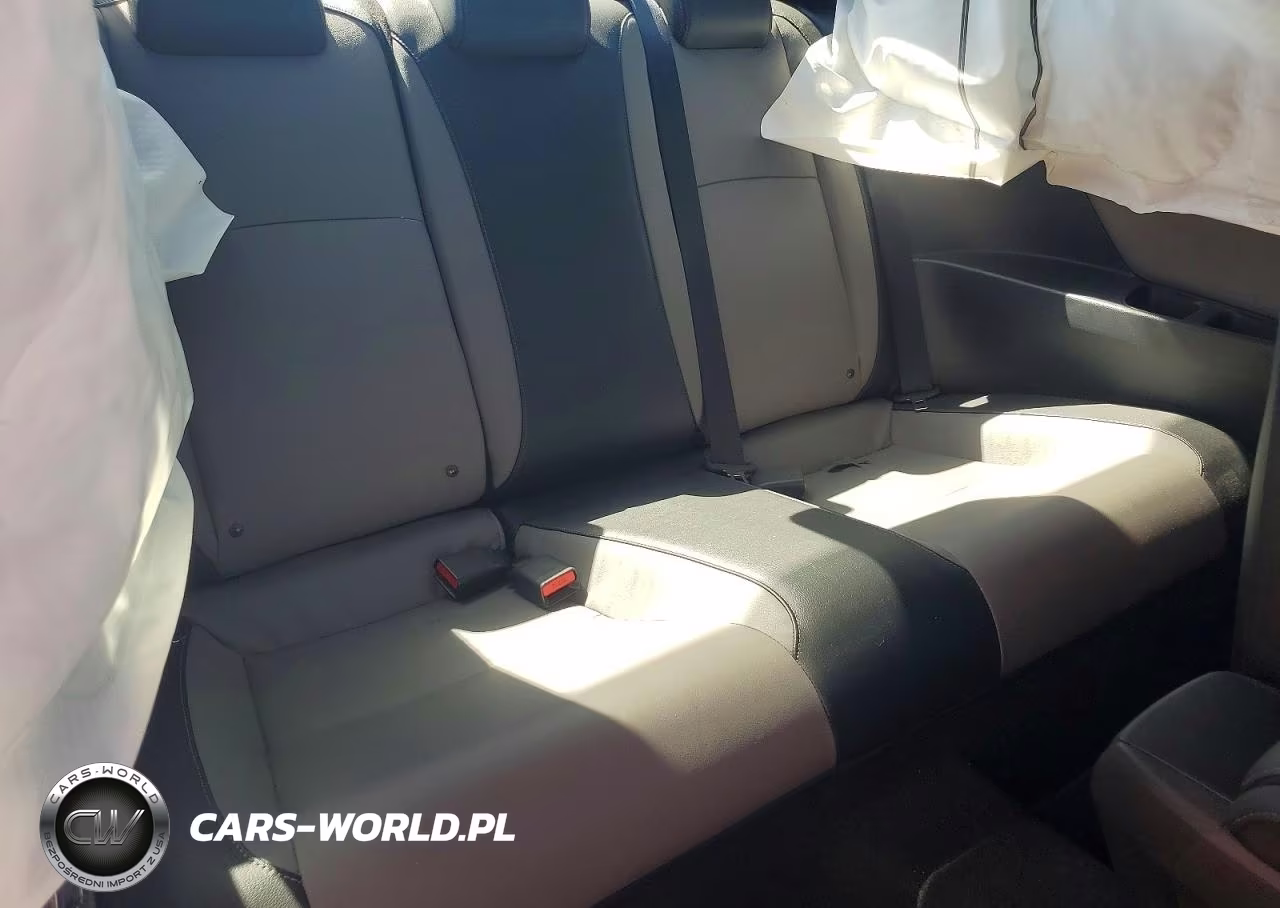 2017 Honda Civic Touring VIN:2HGFC3B95HH356371 - 10