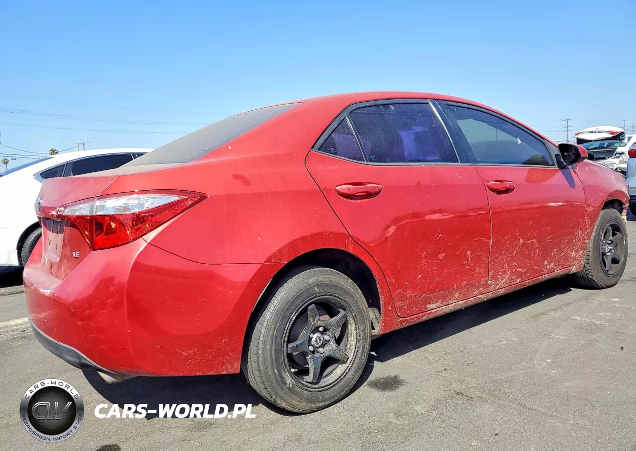 2015 Toyota Corolla Le VIN:5YFBURHE1FP281113 - 3