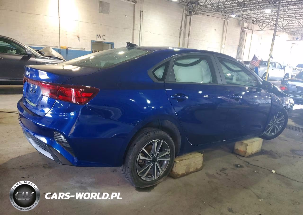 2023 Kia Forte Lxs VIN:3KPF24AD1PE584990 - 3