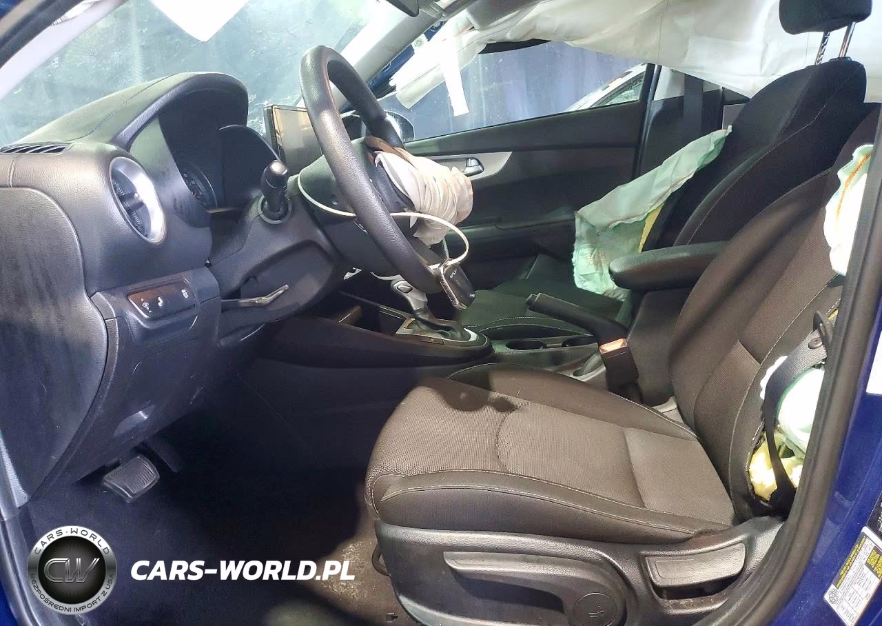 2023 Kia Forte Lxs VIN:3KPF24AD1PE584990 - 7