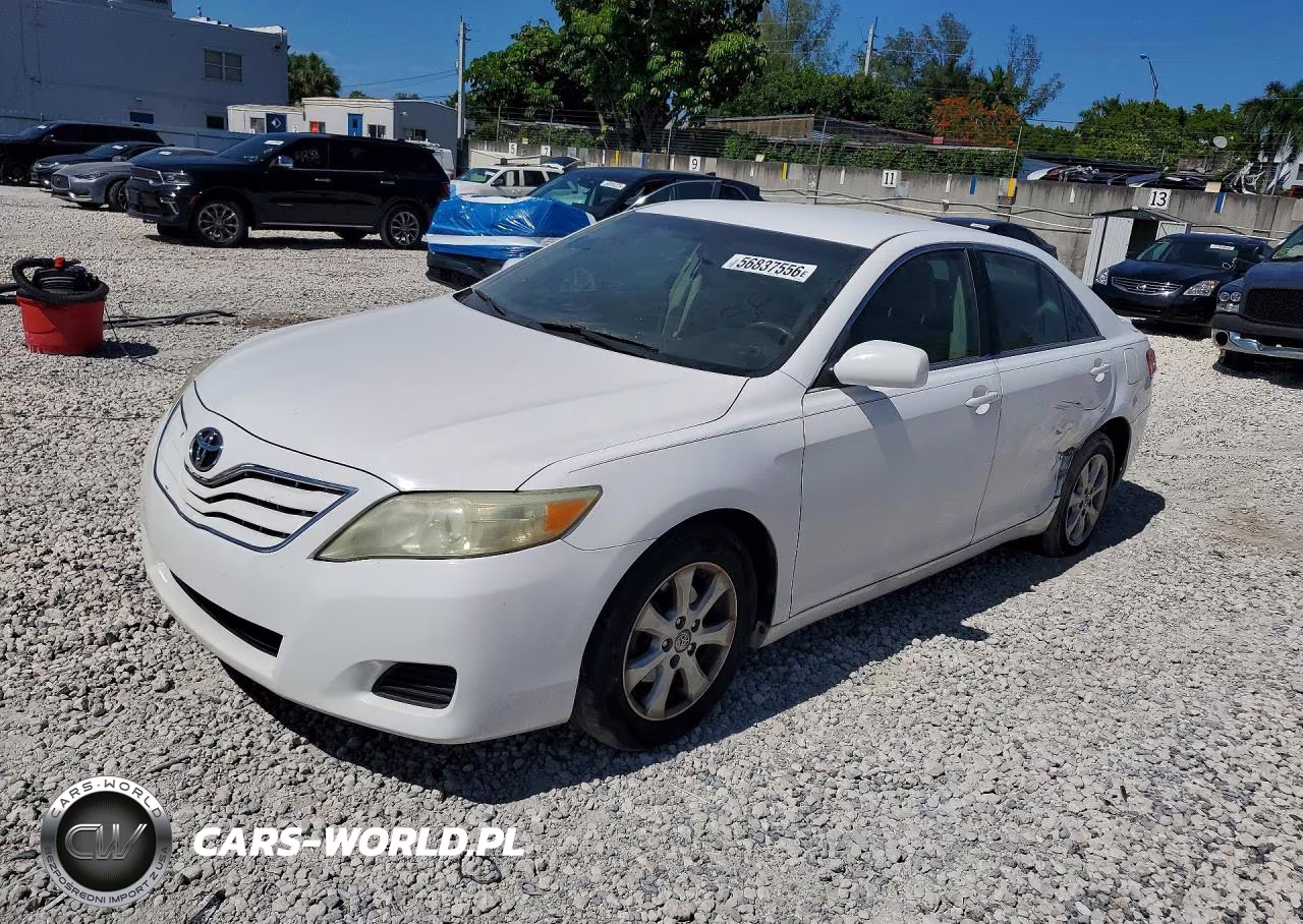 2011 Toyota Camry Le – zdjęcie 1 z 12