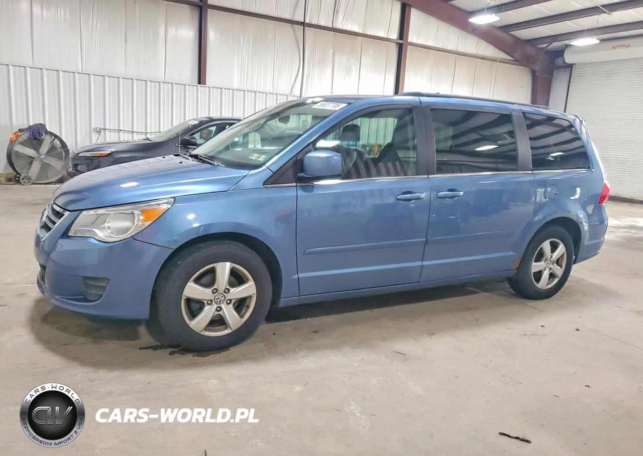 2011 Volkswagen Routan Se
