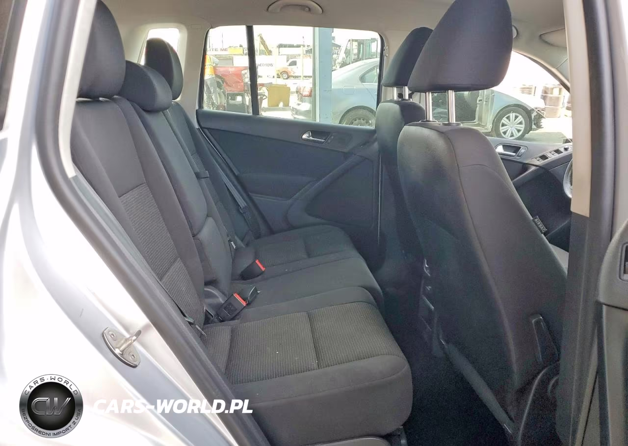 2017 Volkswagen Tiguan S VIN:WVGAV7AX9HK051776 - 10