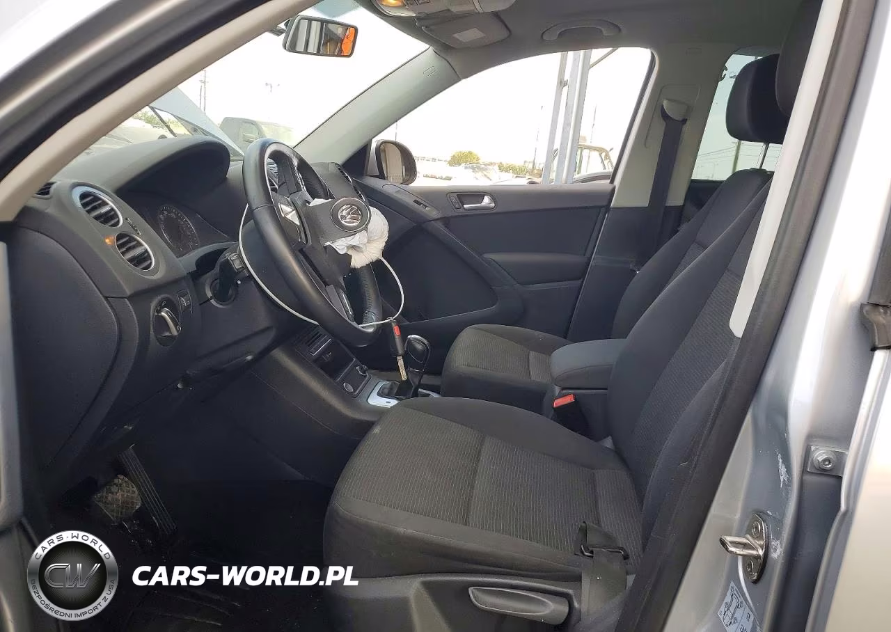 2017 Volkswagen Tiguan S VIN:WVGAV7AX9HK051776 - 7