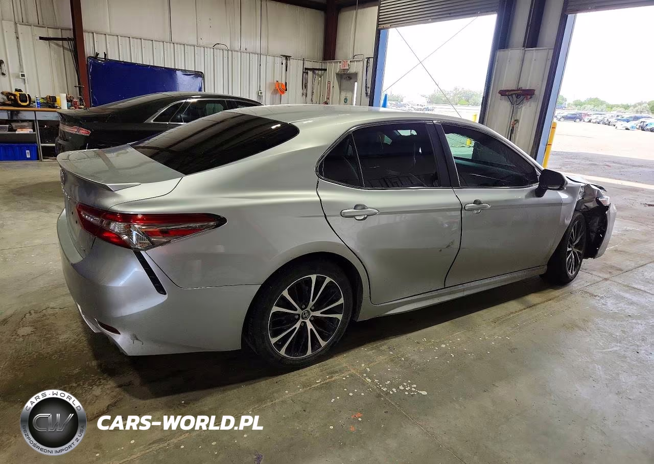 2018 Toyota Camry Se VIN:4T1B11HK0JU016366 - 3