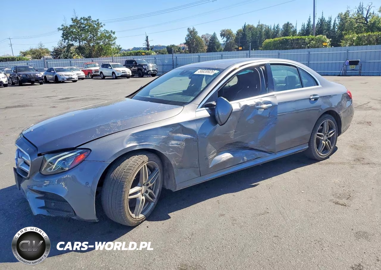 2017 Mercedes-Benz E 300 – zdjęcie 1 z 12
