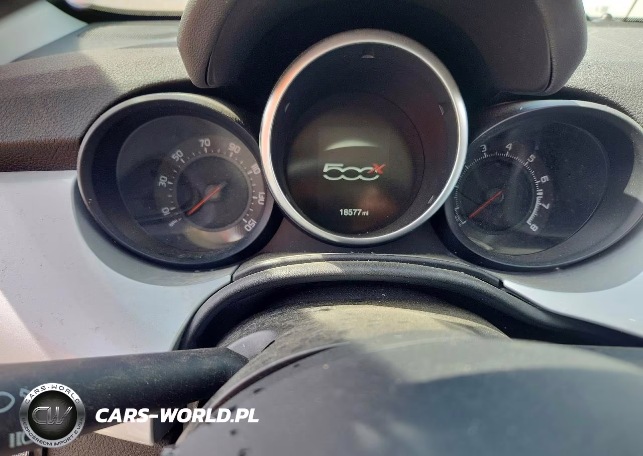 2018 Fiat 500X Lounge VIN:ZFBCFYDB5JP657118 - 9