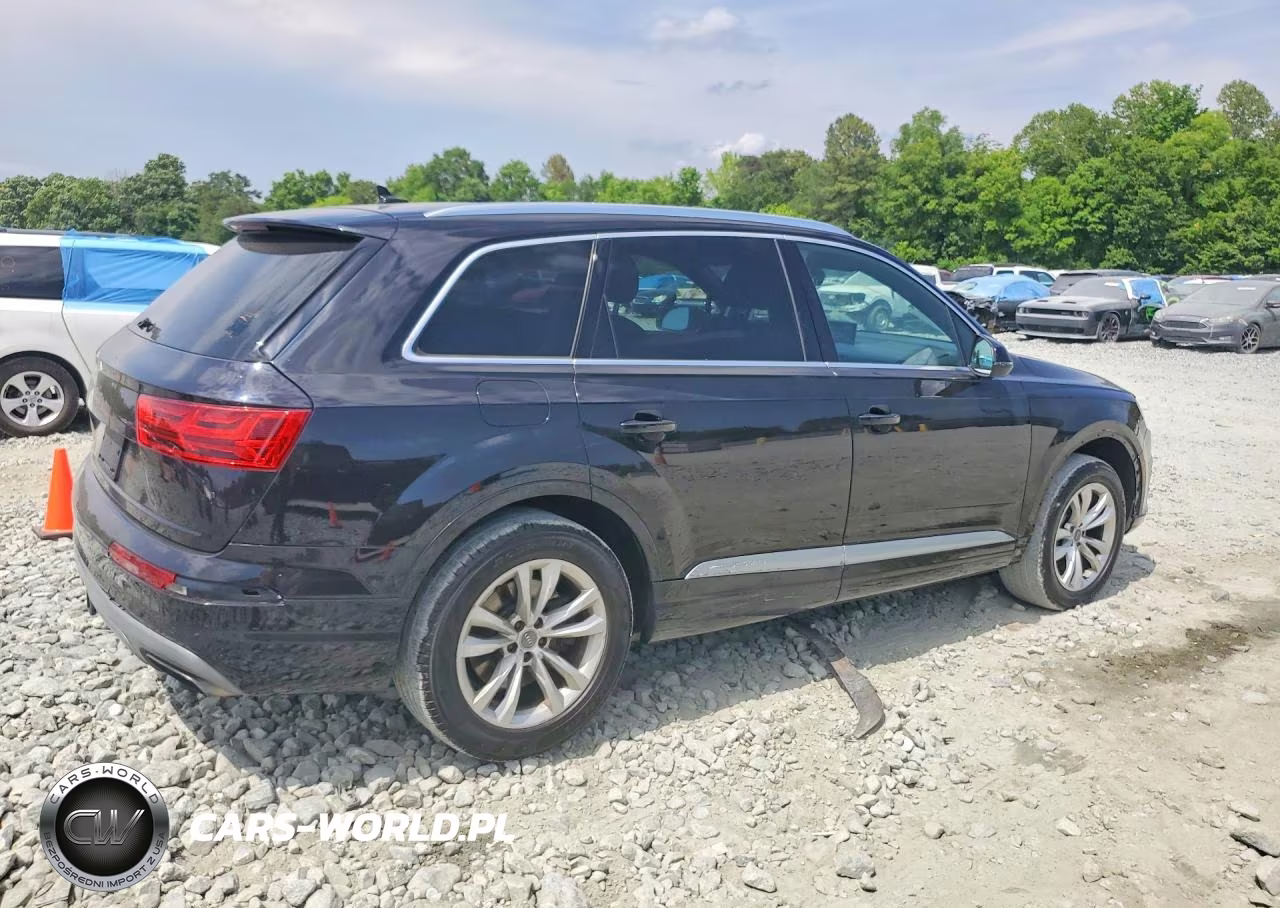 2017 Audi Q7 Premium Plus VIN:WA1LAAF78HD010097 - 3