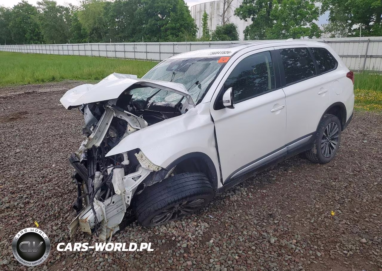 2020 Mitsubishi Outlander Se – zdjęcie 1 z 13